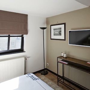 Zimmer mit Kingsize-Bett